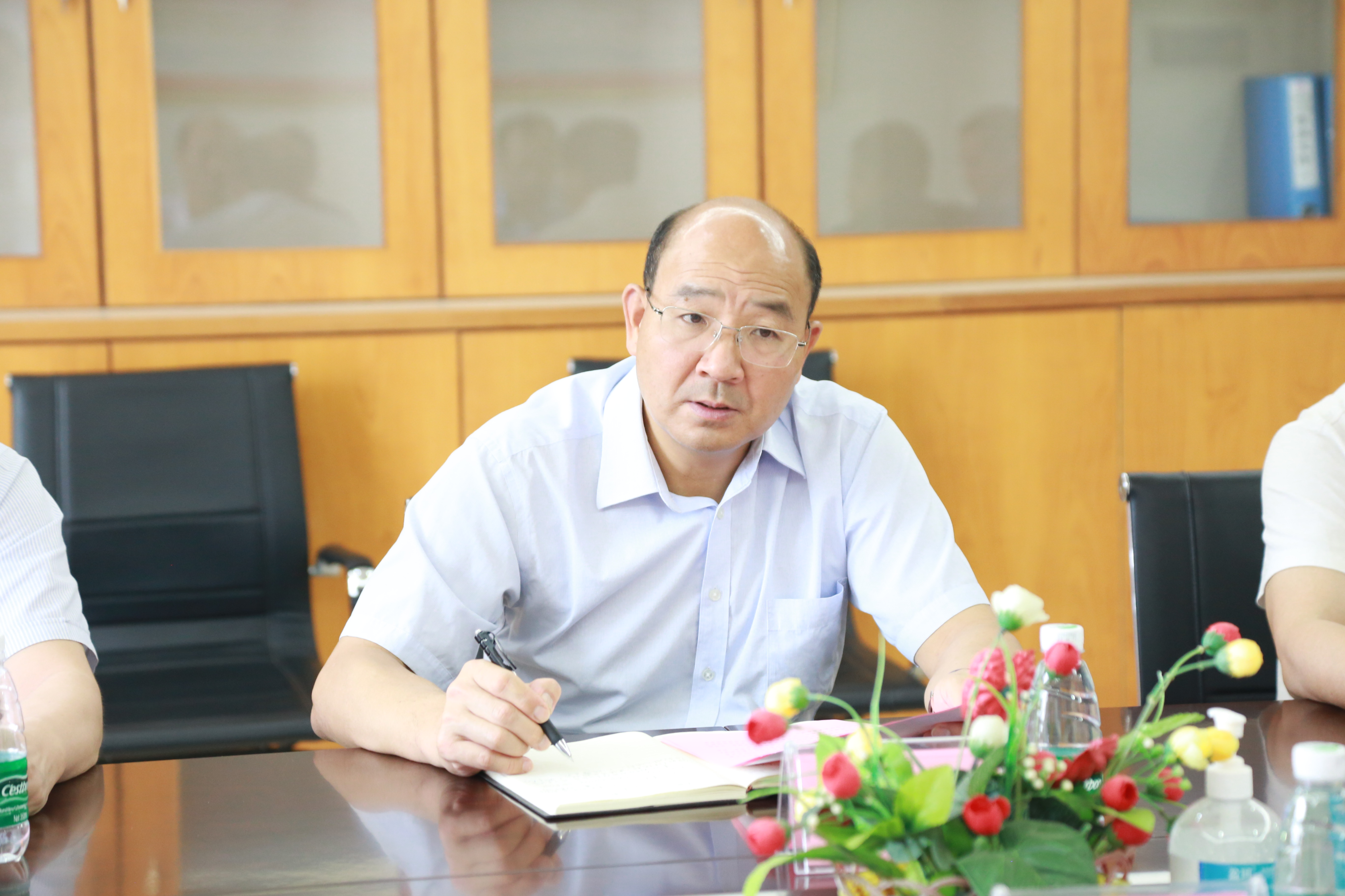 (图为来宾市副市长韦平同志发表讲话)